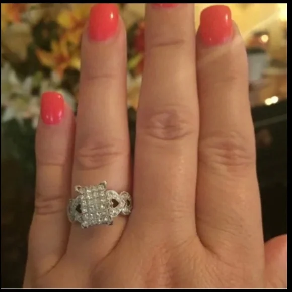 Magnificent! *ESTATE* 14k WG Natural Diamond Heart Cluster Cocktail Ring - Picture 16 of 16